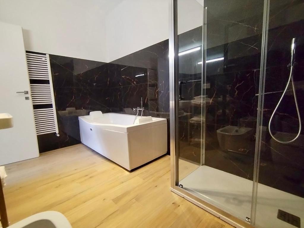 Hh Hermoso Housing Asti Exteriör bild